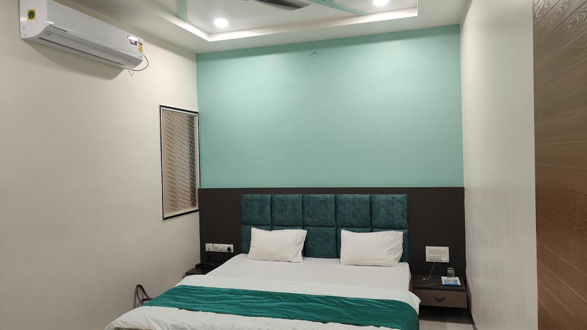 Yashomati Hotel Maheshwar エクステリア 写真