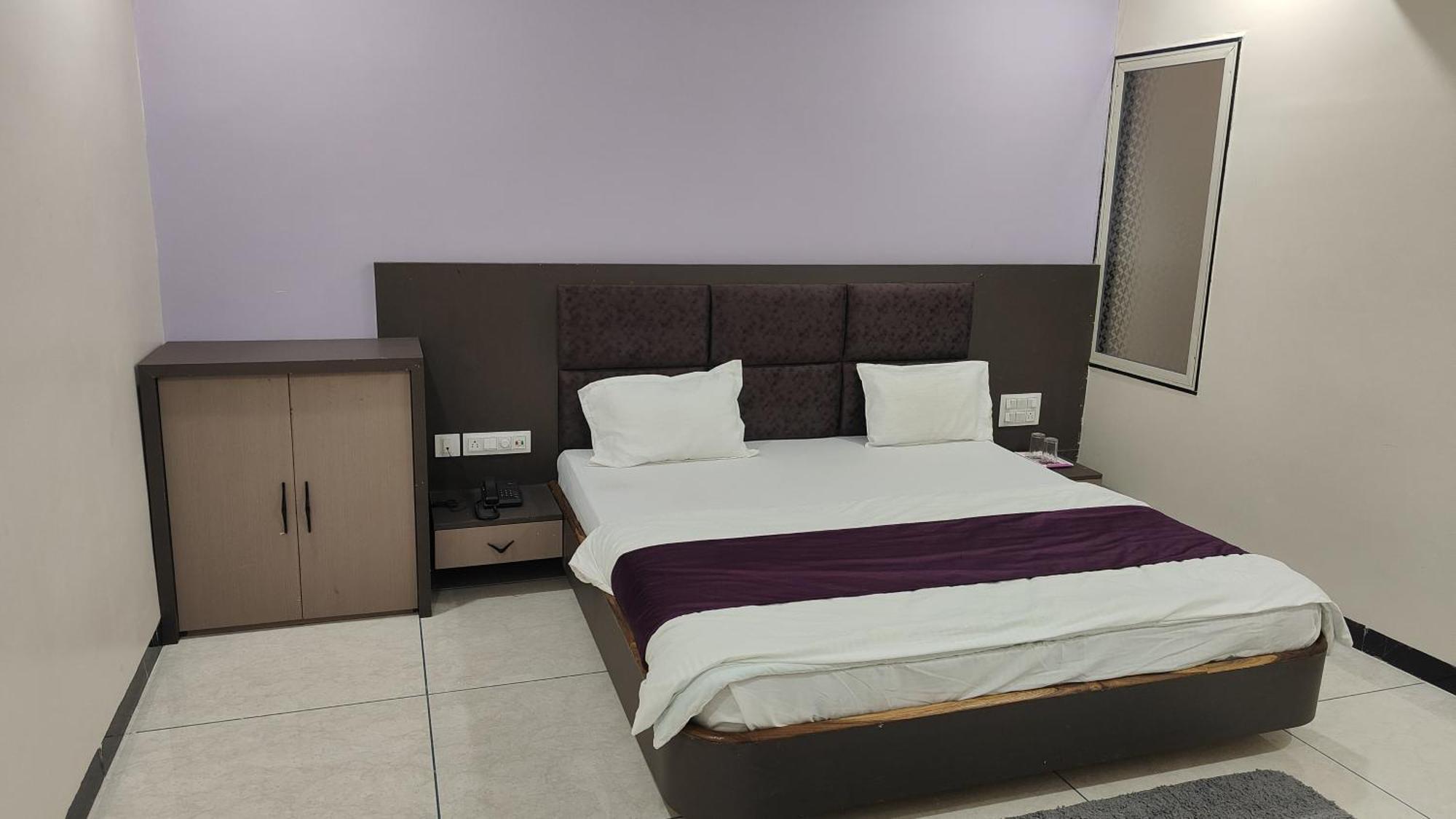 Yashomati Hotel Maheshwar エクステリア 写真