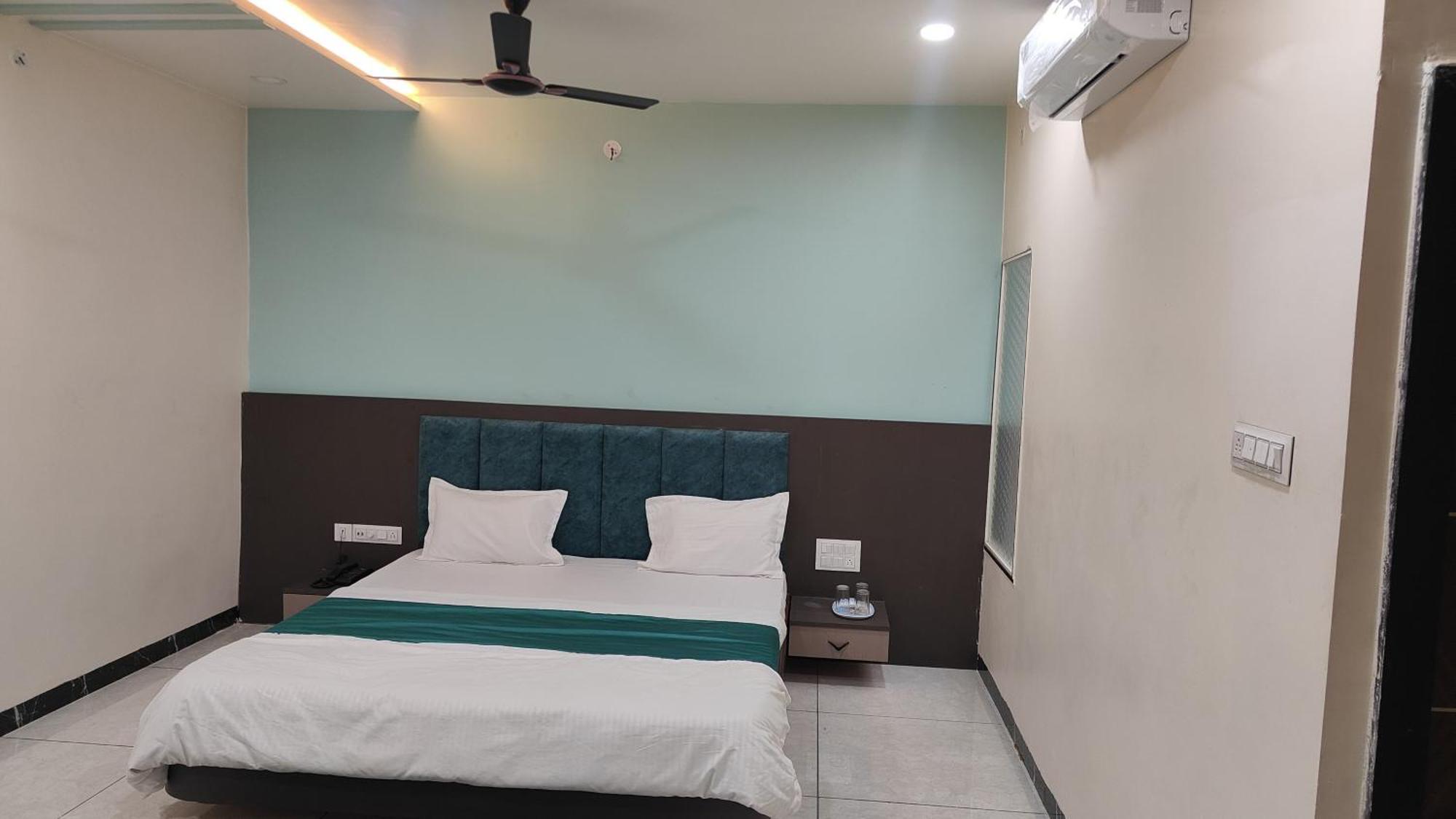 Yashomati Hotel Maheshwar エクステリア 写真