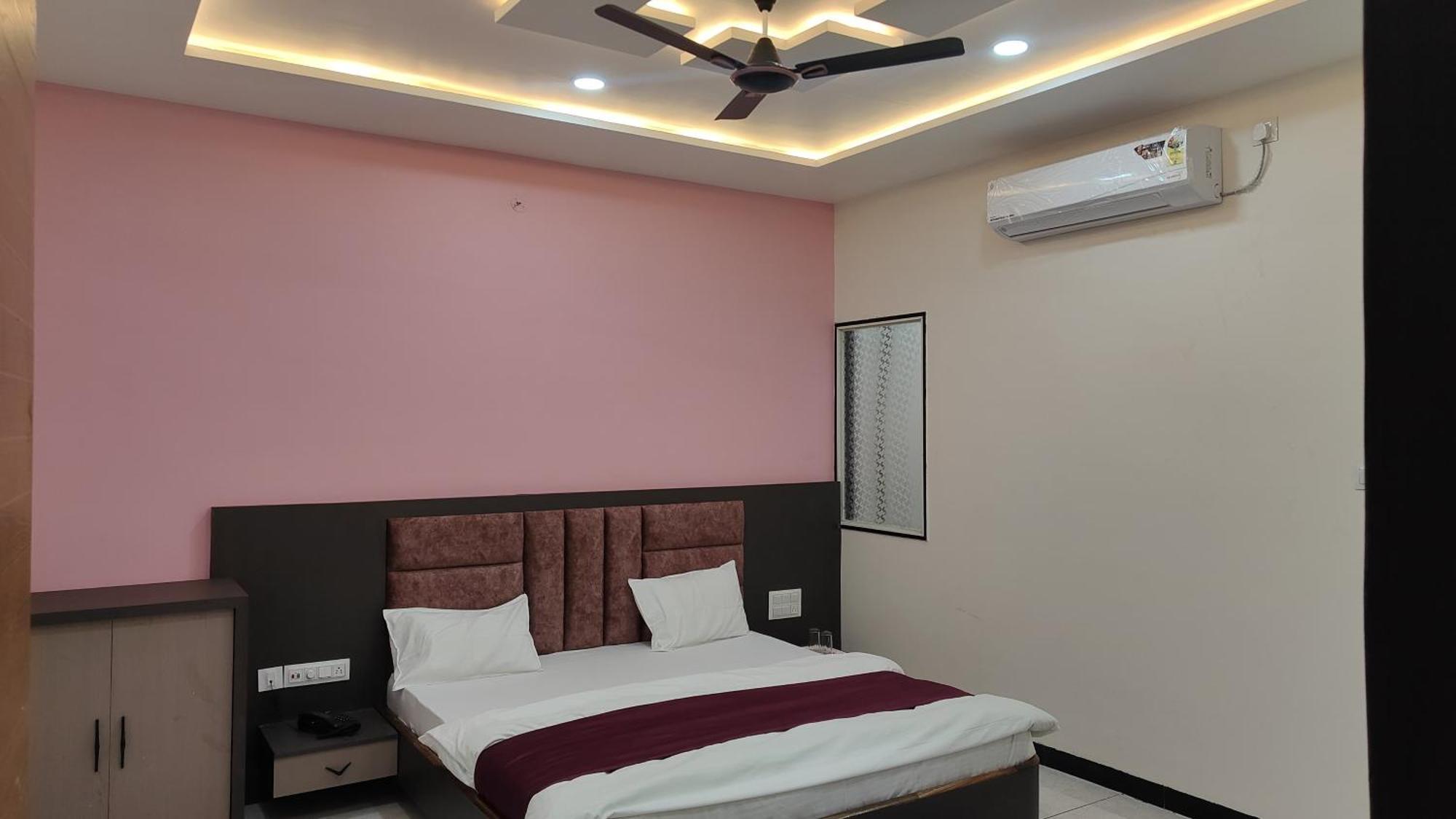 Yashomati Hotel Maheshwar エクステリア 写真