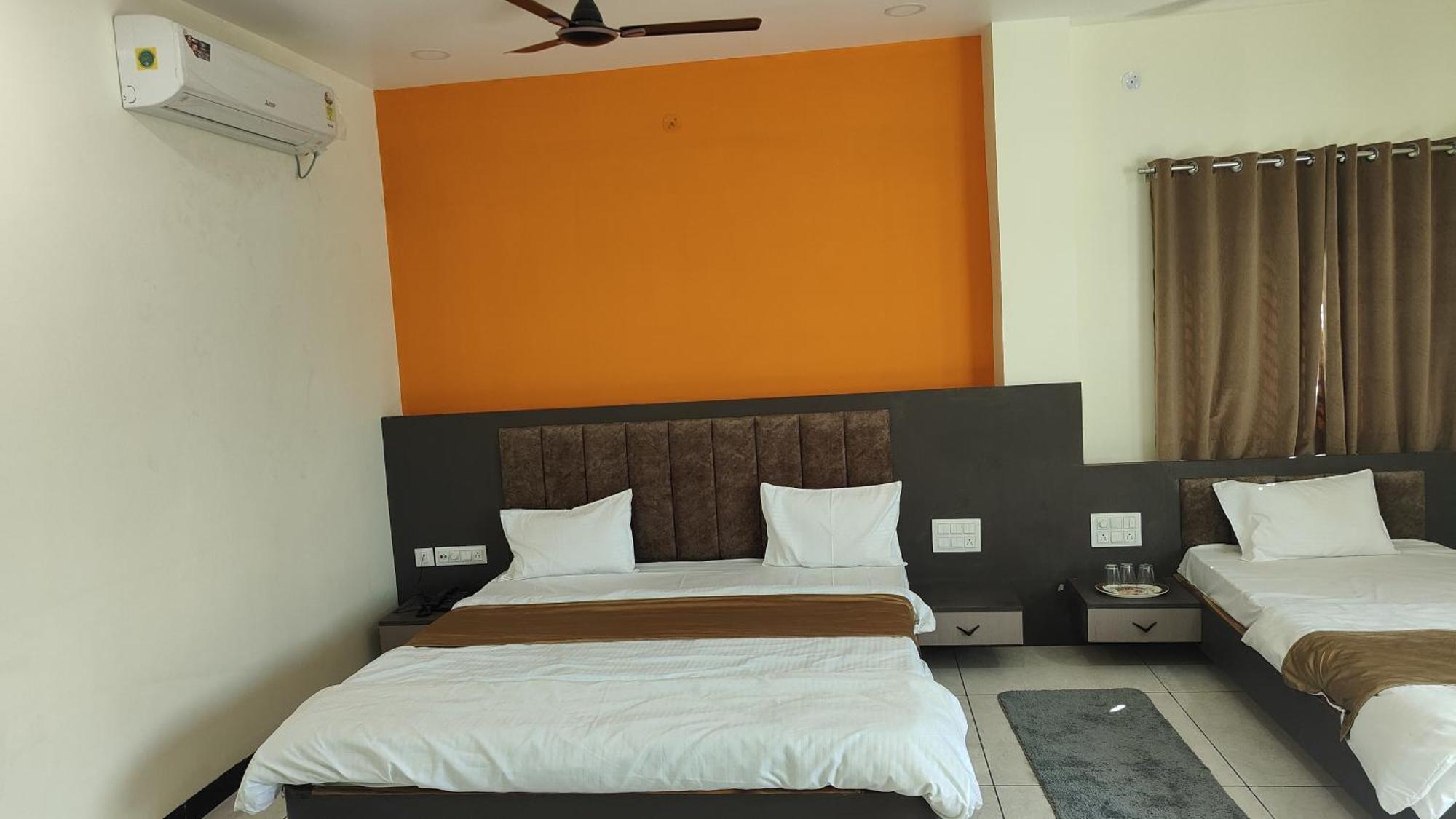 Yashomati Hotel Maheshwar エクステリア 写真