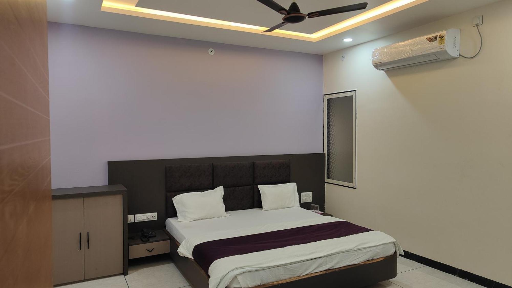 Yashomati Hotel Maheshwar エクステリア 写真
